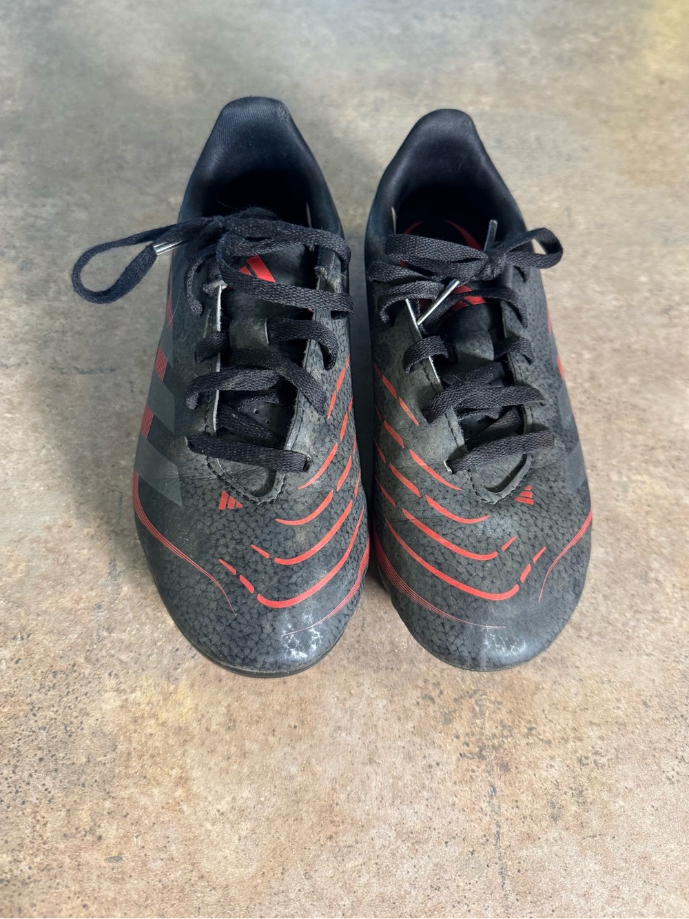adidas Black and Red Predator Soccer Shoes Boys Size 2